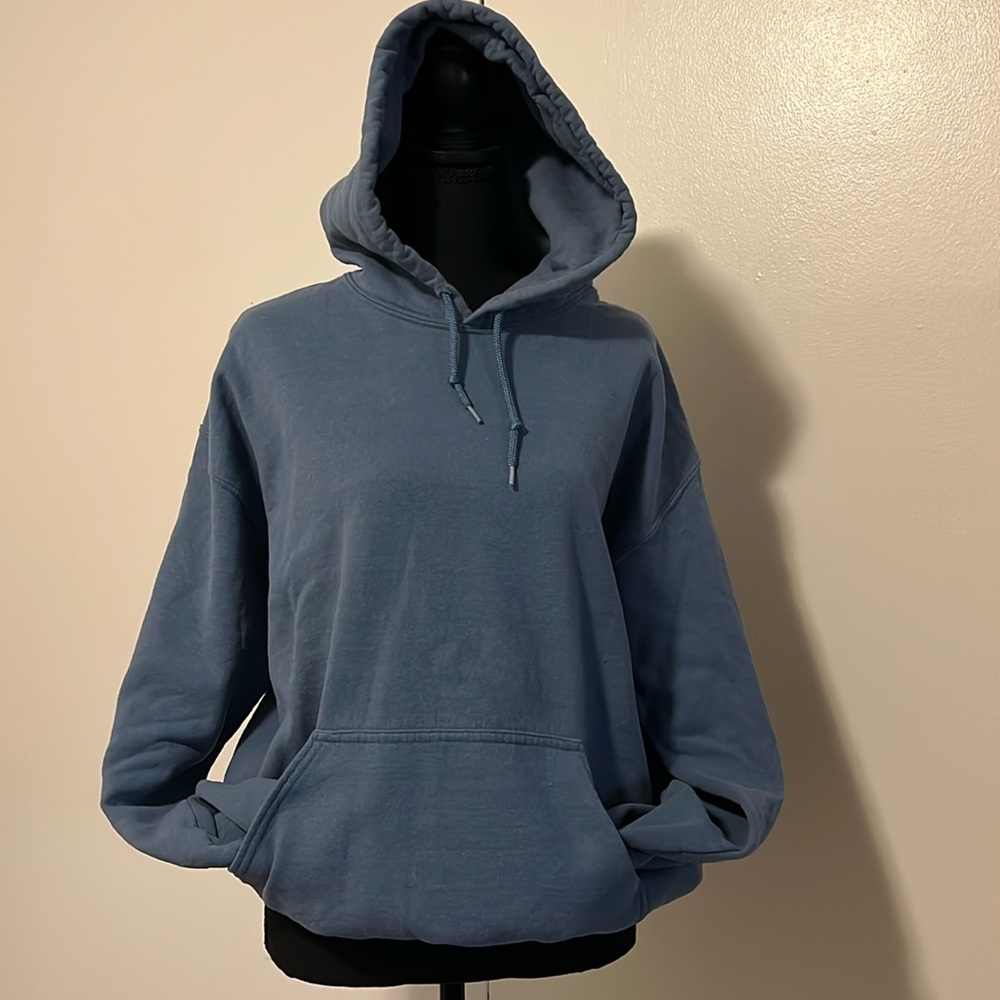 tag less blue hoodie fits like a men’s medium